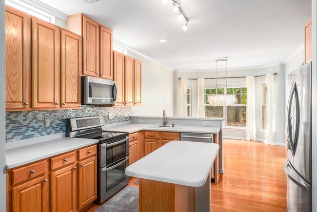 Building Photo - Beautiful Home in Lochside Neighborhood