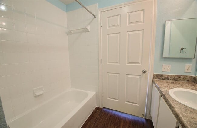 Building Photo - 2320 Gracy Farms Ln