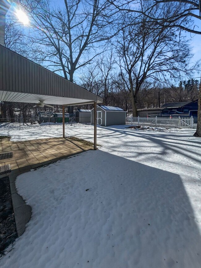 Building Photo - Welcome to this charming 2-bedroom, 1-bathroom home located in the heart of Crescent Township, PA