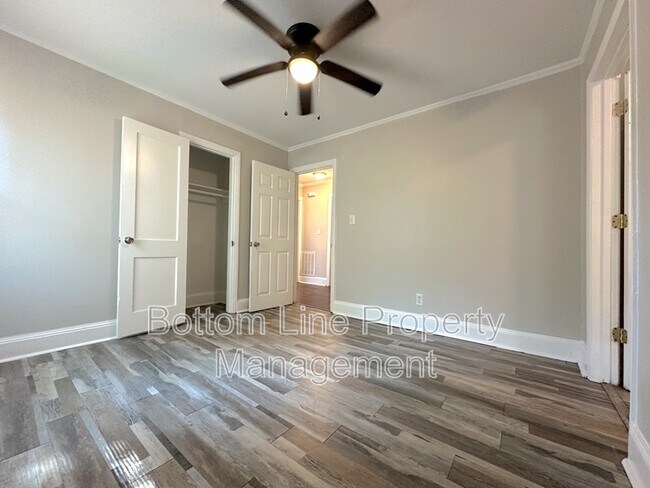 Building Photo - 1100 Moretz Ave
