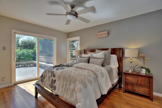 Building Photo - 1033 56th St