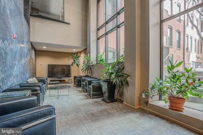 Building Photo - 1211 Light St