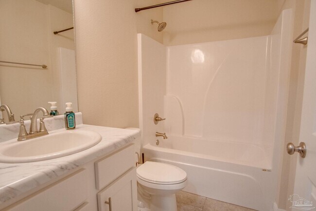 Building Photo - 8626 Walnut Ave