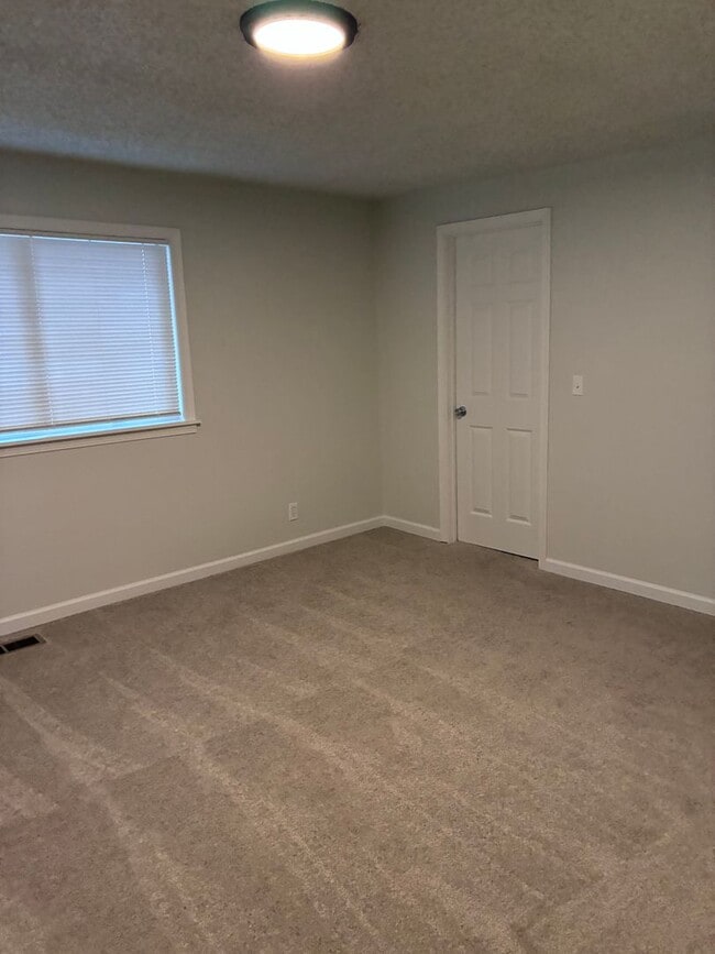 Building Photo - Your Newly Updated 3 Bed, 1 Bath Move-In Ready Home!