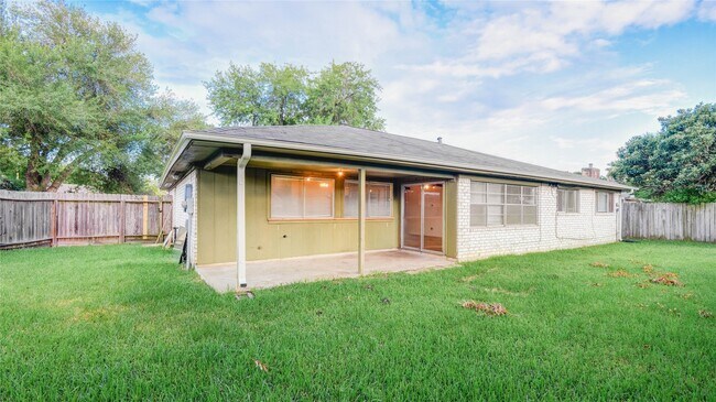 Building Photo - 9510 Huntington Way Dr
