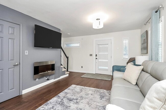 Building Photo - 2016 Brewton Dr