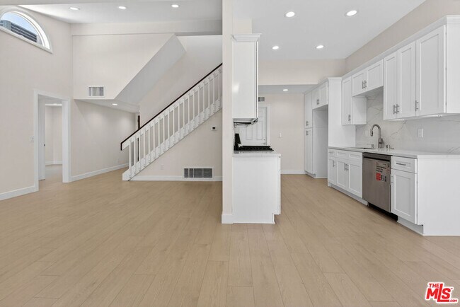 Building Photo - 31076 Via San Vicente