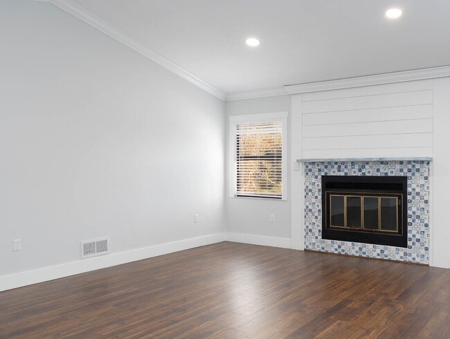 Building Photo - Country-Style Sarasota Living on a Full Acre - Pool Home with Oversized Workshop — Move-In Ready Now