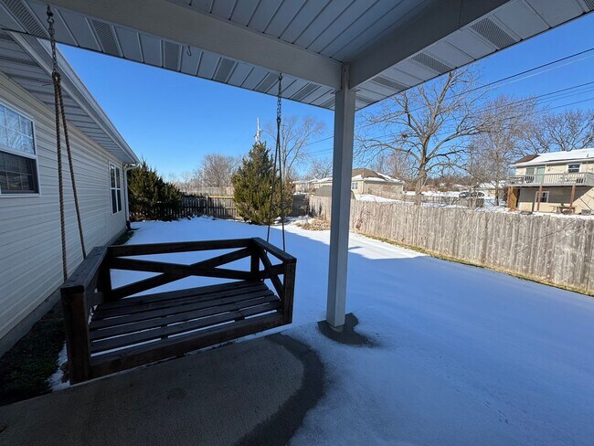 Building Photo - 3 Bedroom Home Furnished or unfurnished available
