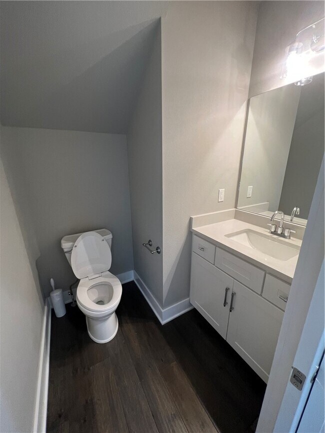 Building Photo - 1390 S Duncan Ave