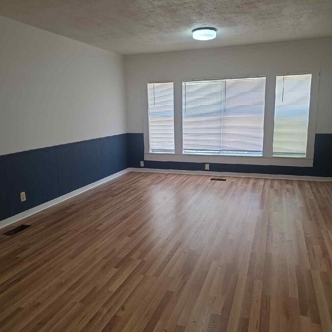 Building Photo - 1201 Gains Ave