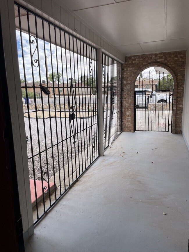 Building Photo - 10604 Fieldrock Ct