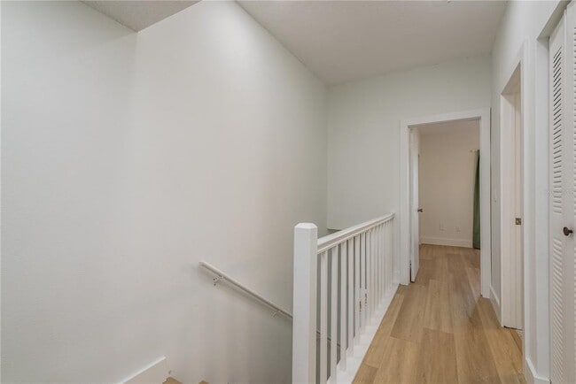 Building Photo - 320 Island Way