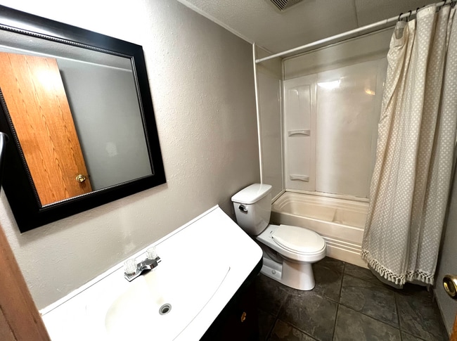 Building Photo - 222 B St