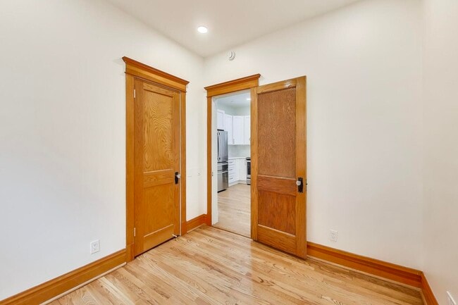 Building Photo - 2241 W Eastwood Ave