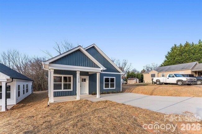 Building Photo - 1558 7th Ave Dr SW