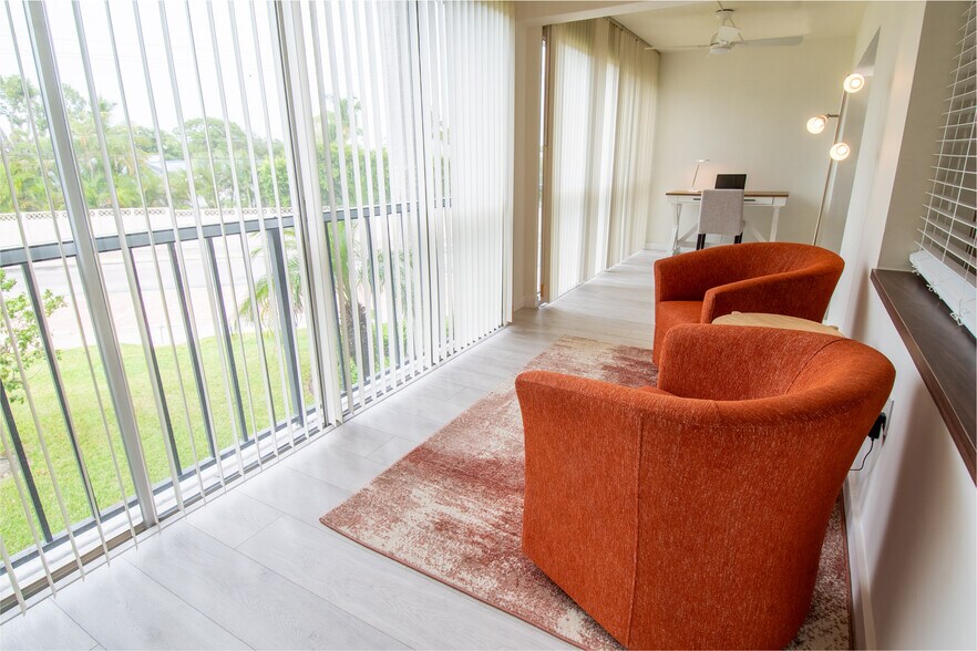 Building Photo - 5 High Point Cir W