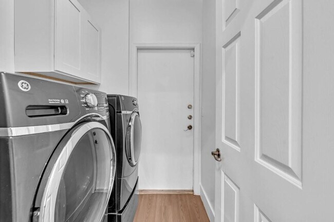 Building Photo - 4945 Fulton St