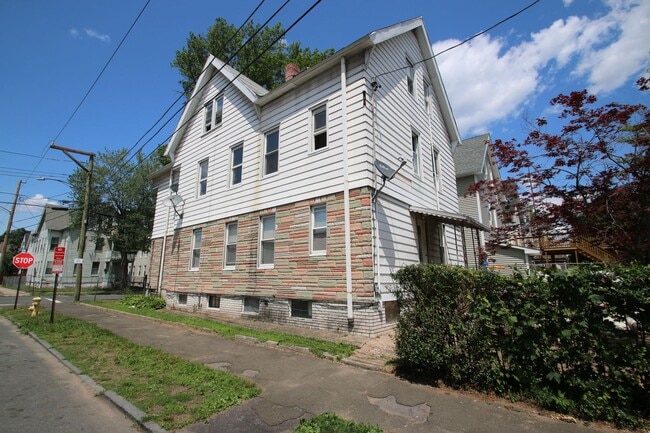 Building Photo - No DEPOSIT! Beautiful 2 bedroom