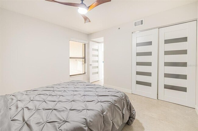 Building Photo - 16320 Kelly Cove Dr