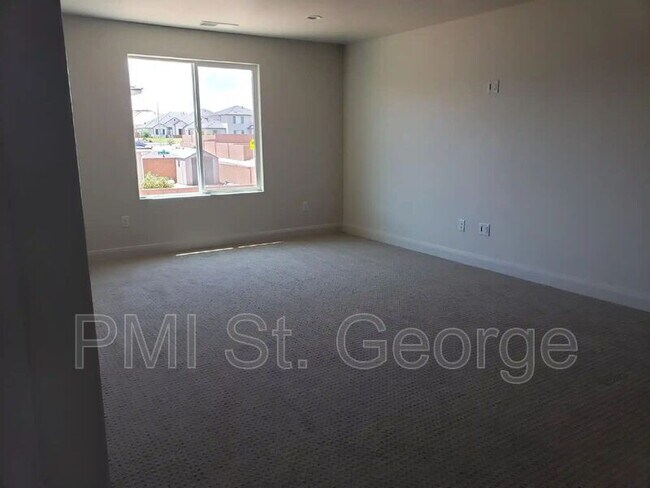 Building Photo - 3226 E 2390 S