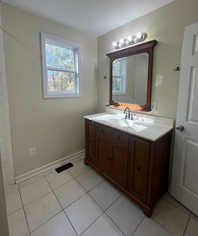 Building Photo - 551 Fountain Inn Rd