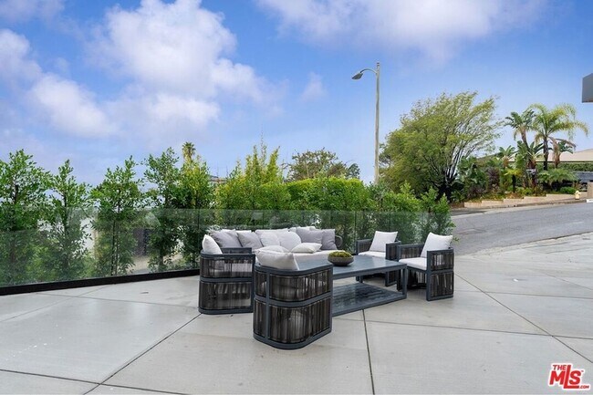 Building Photo - 9031 Alto Cedro Dr