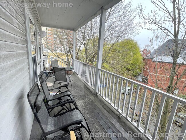 Building Photo - 18 Sanborn Ave