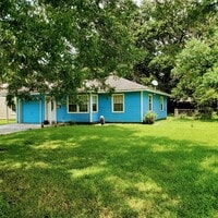 Building Photo - Wonderful 3 bedroom, 1 bathroom  home rece...