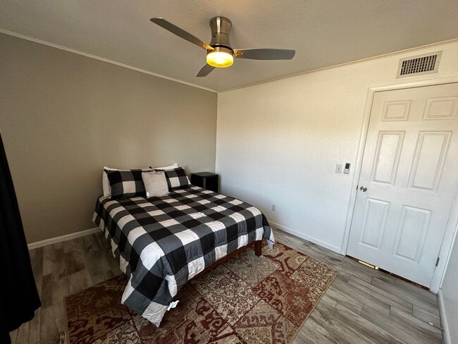 Building Photo - Furnished 3 Bedroom Condo across from Golf...