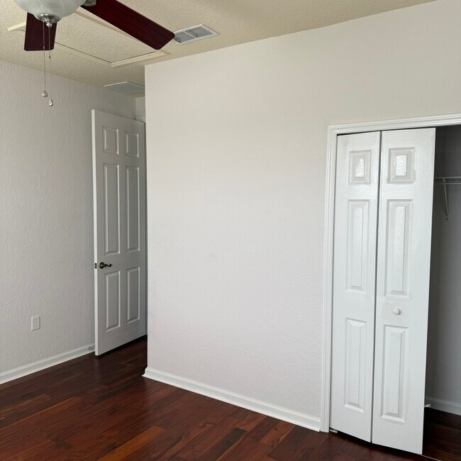 Building Photo - 2914 River Birch Dr