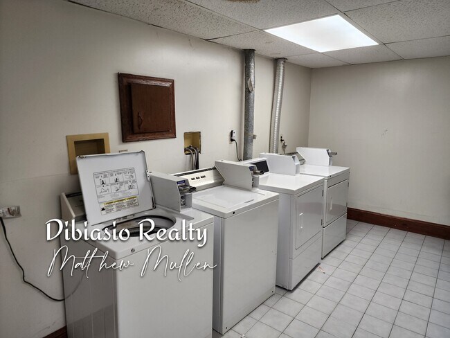 Building Photo - 200 Presidents Ln