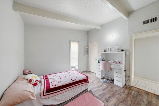 Building Photo - 4102 Sherwood Ln