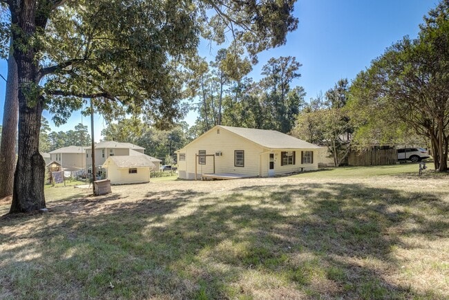 Building Photo - 711 Cherokee Dr