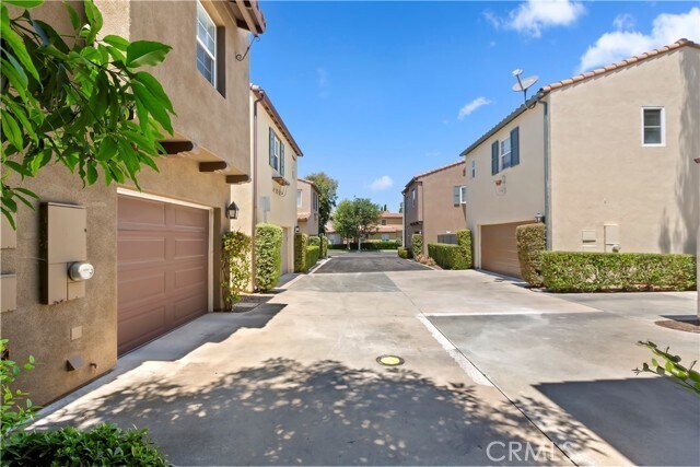 Building Photo - 57 Alevera St