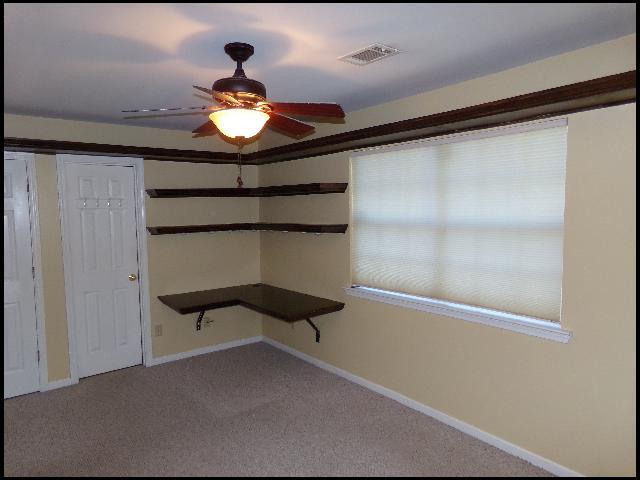 Building Photo - 118 Bob O Link Ln