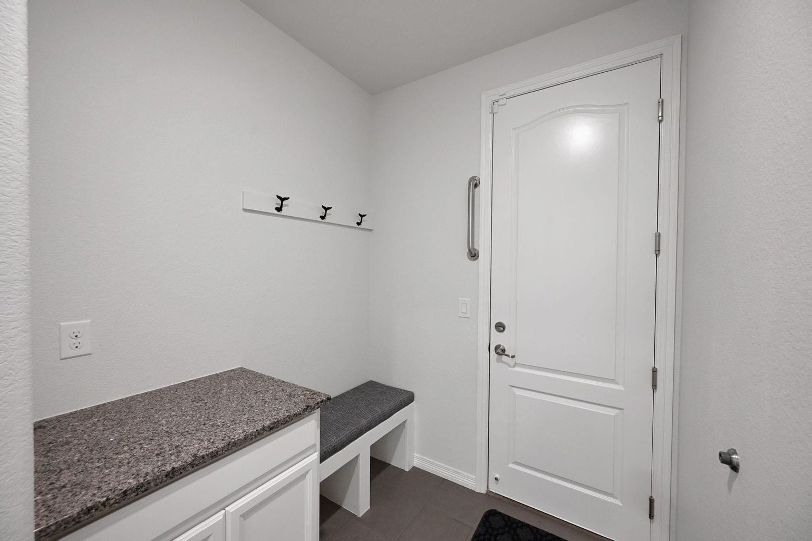 Building Photo - 8786 Larch Trl