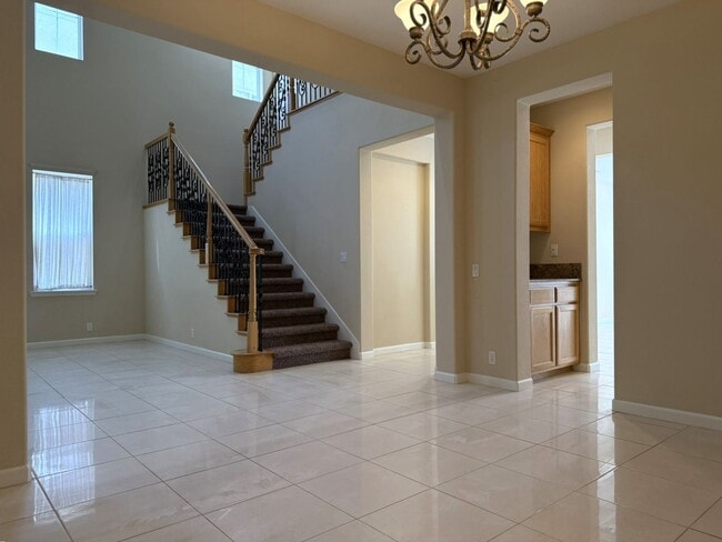 Building Photo - Available NOW and a Must SEE!