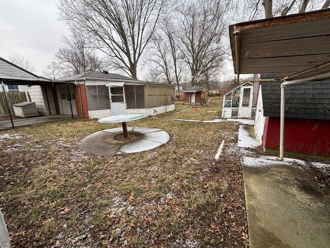 Building Photo - PRP - 2 bed, 1 bath - 40258 zip code, GARAGE!