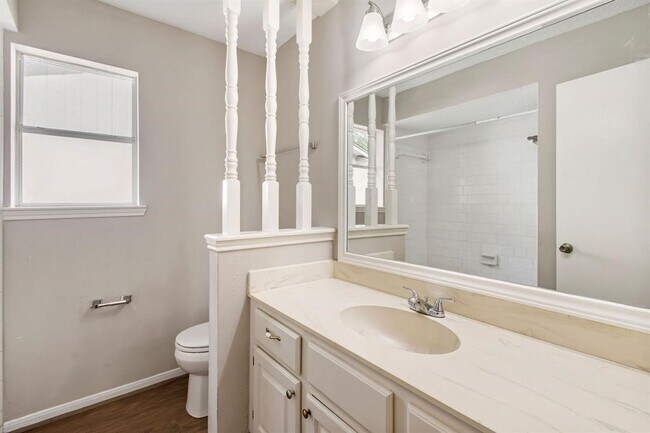 Building Photo - 2106 Rycroft Dr