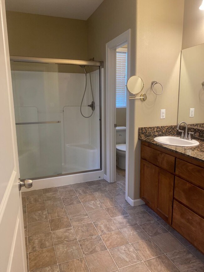 Building Photo - CLEAN AND QUIET 3bd/2ba West Salem Home - ...
