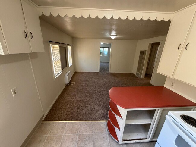 Building Photo - 2 bedroom 1 bath