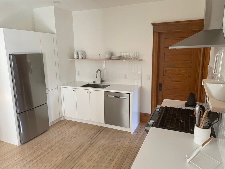 Building Photo - 2221 26th Ave S