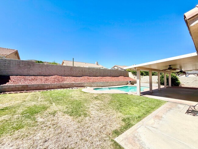 Building Photo - Move-In Ready 3 Bedroom 2 Bathroom Hemet Pool Home with Solar
