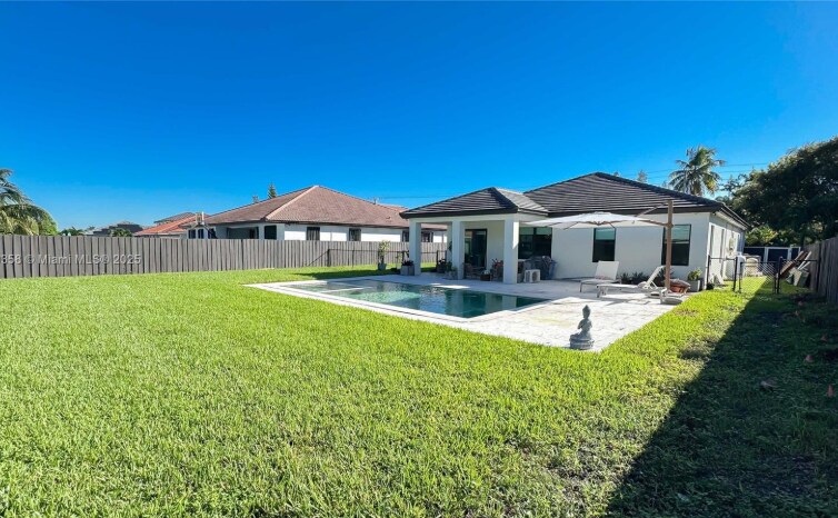 Building Photo - 17320 SW 92nd Ct