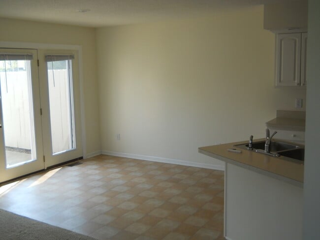 Building Photo - 931 Jasmine Dr