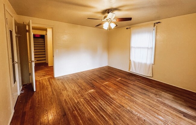 Building Photo - Charming 3 Bedroom in River Road Area!