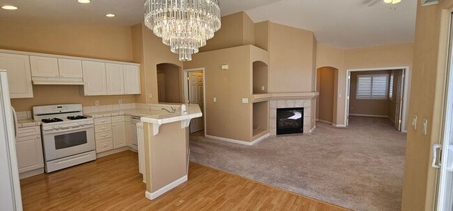 Building Photo - 2 Bedroom 2 bath 2 Car garage Plus Bonus R...