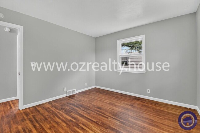Building Photo - 1703 Heatherdowns Blvd
