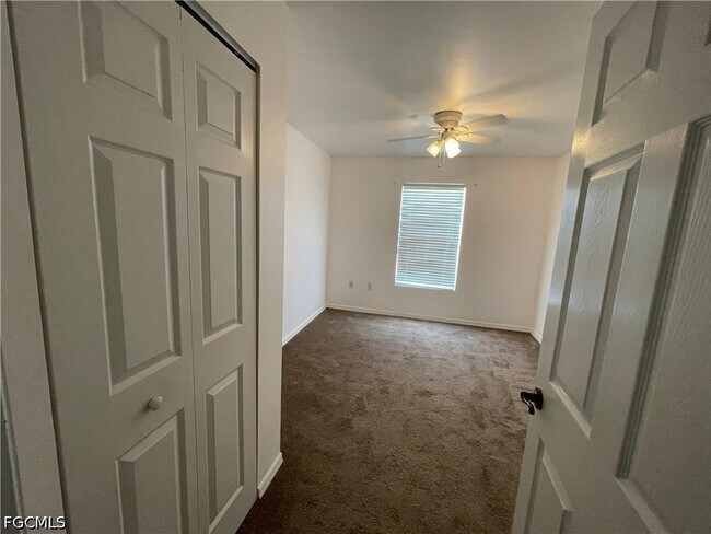 Building Photo - 3637 Pine Oak Cir